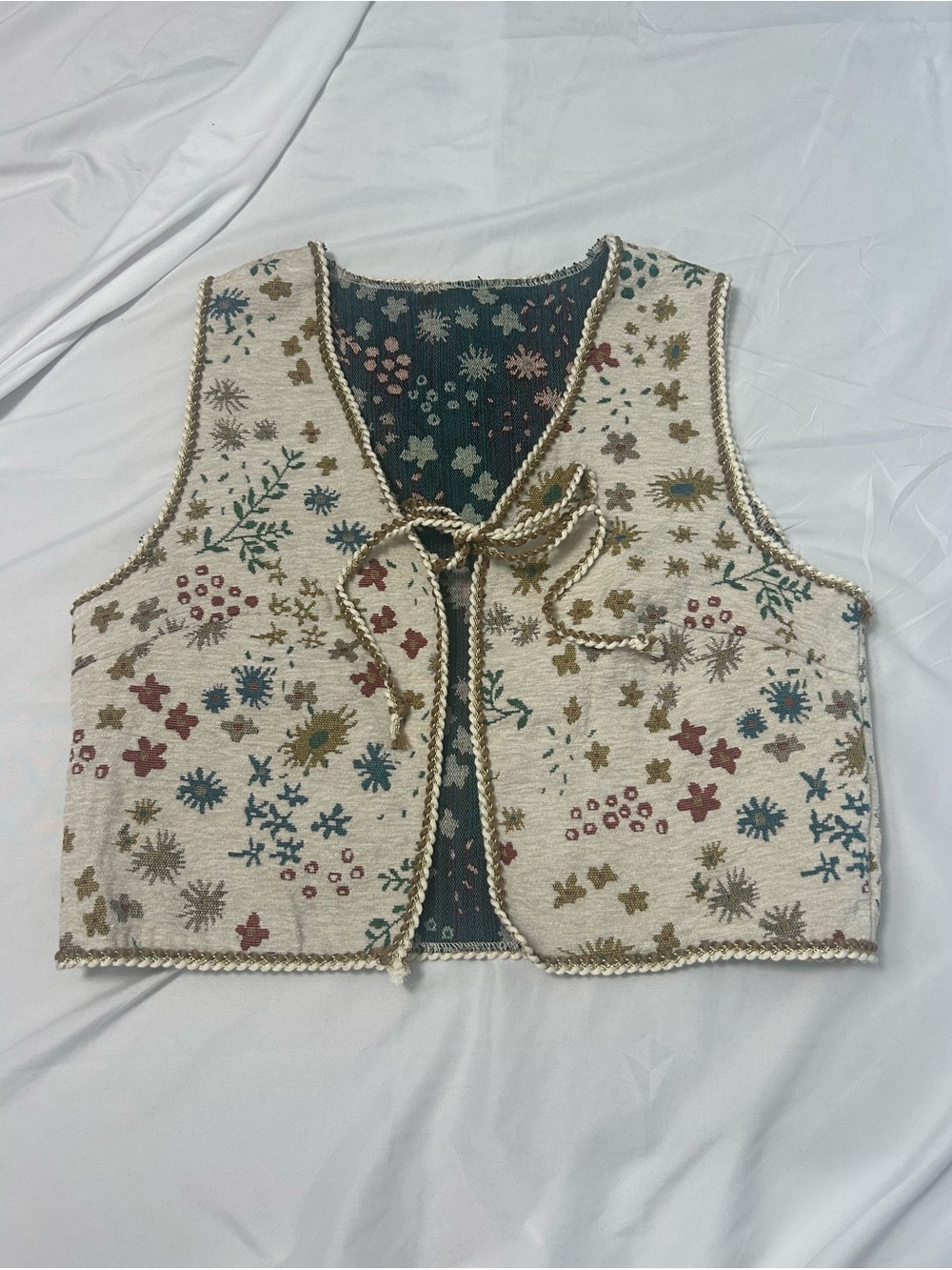 SweatyRocks NWT Women’s L Crochet Embroidered Vest Front Tie Floral Jacquard